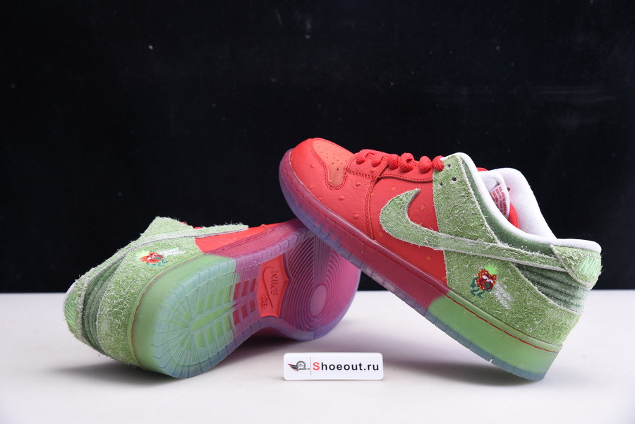 Nike SB Dunk Low “Strawberry Cough” CW7093-601
