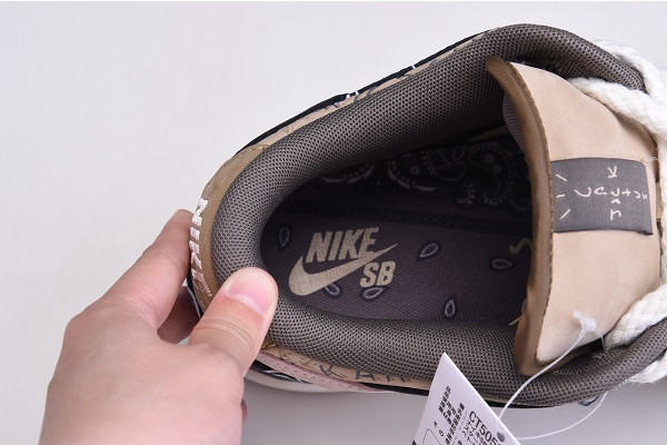 Travis Scott x Nike SB Dunk Low CT5053-001
