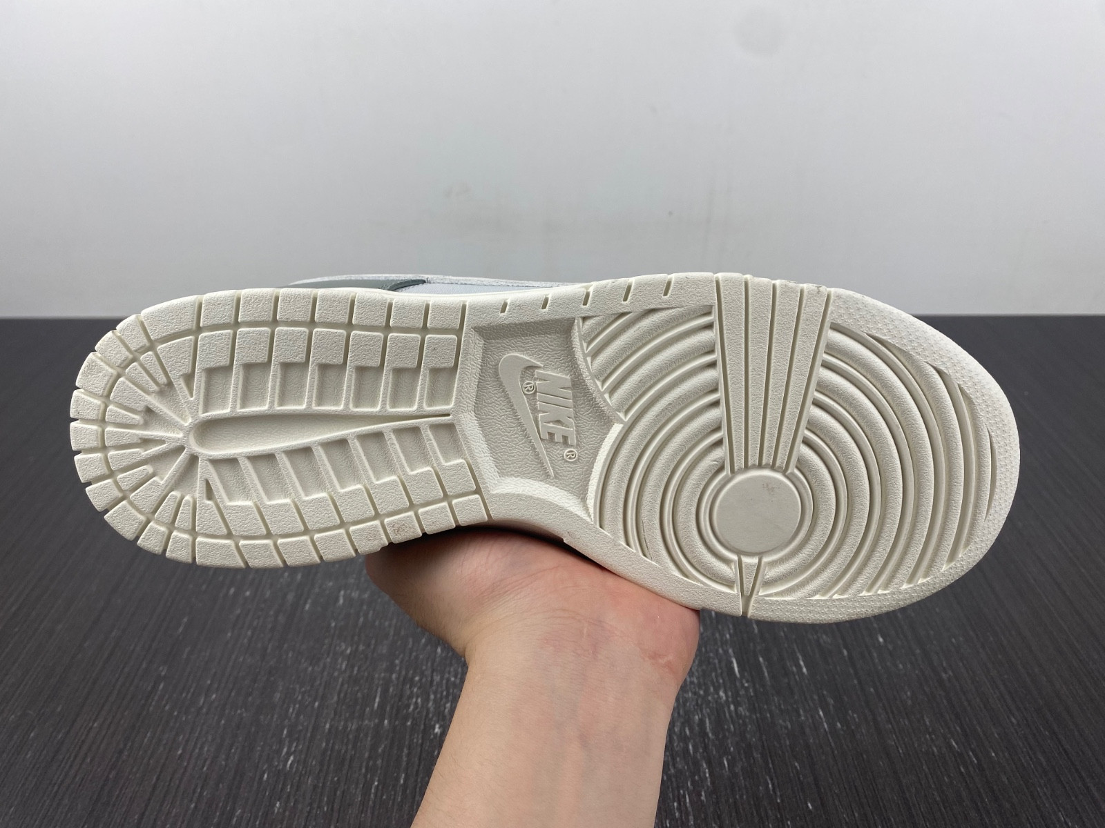 Nike Dunk Low “Mica Green” DV7212-300