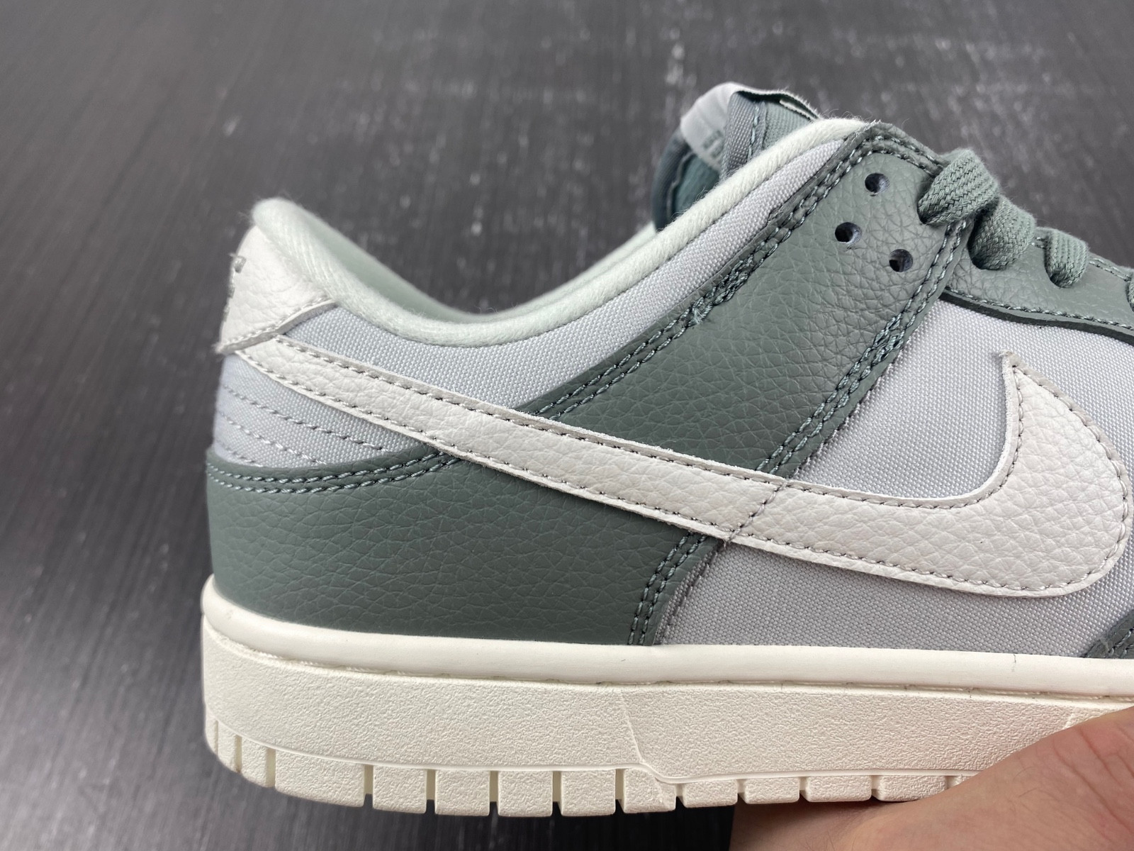 Nike Dunk Low “Mica Green” DV7212-300