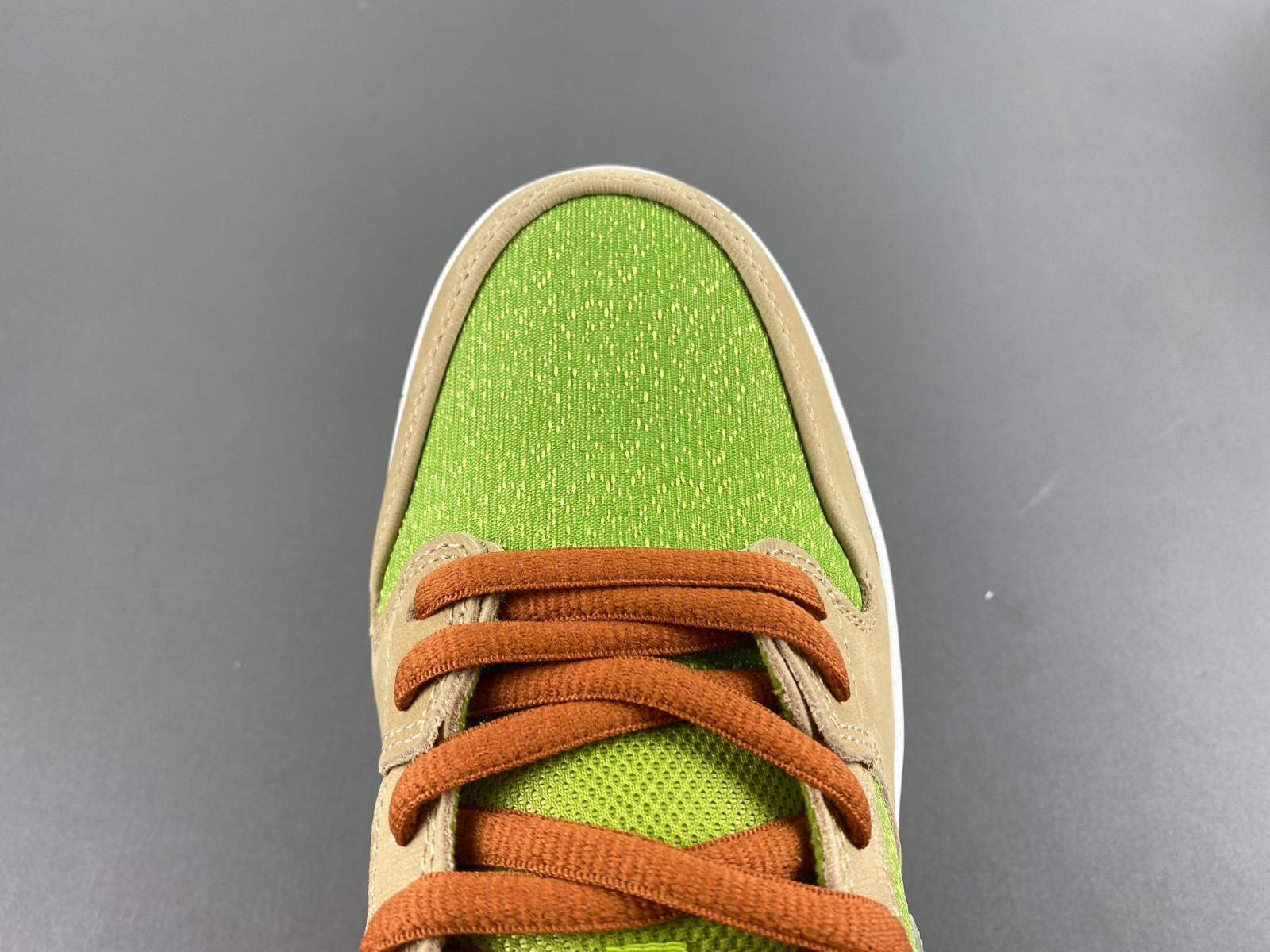 Nike SB Dunk Low “Escargot” FQ7585-200