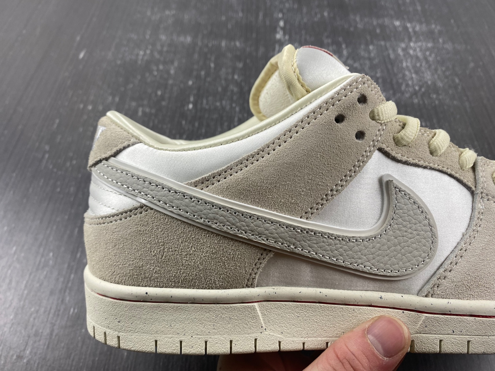 Nike SB Dunk Low “City of Love” FZ5654-100