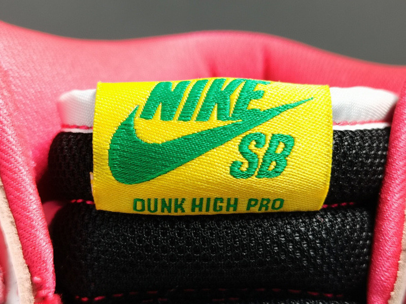 Gundam x Nike SB Dunk High ＂Project Unicorm-Rx-0” DH7717-100