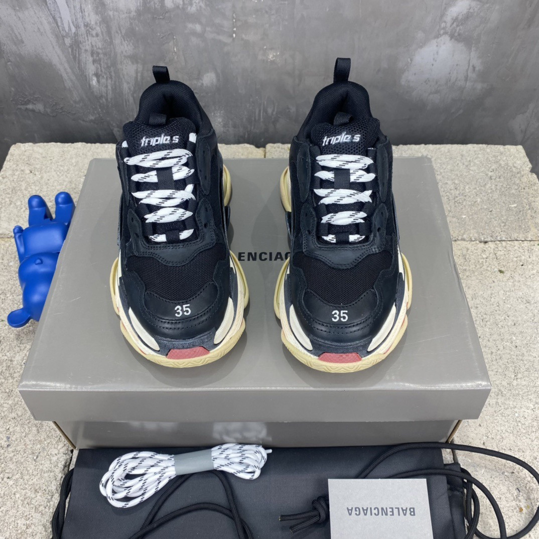 Ba*len*cia*ga triple s