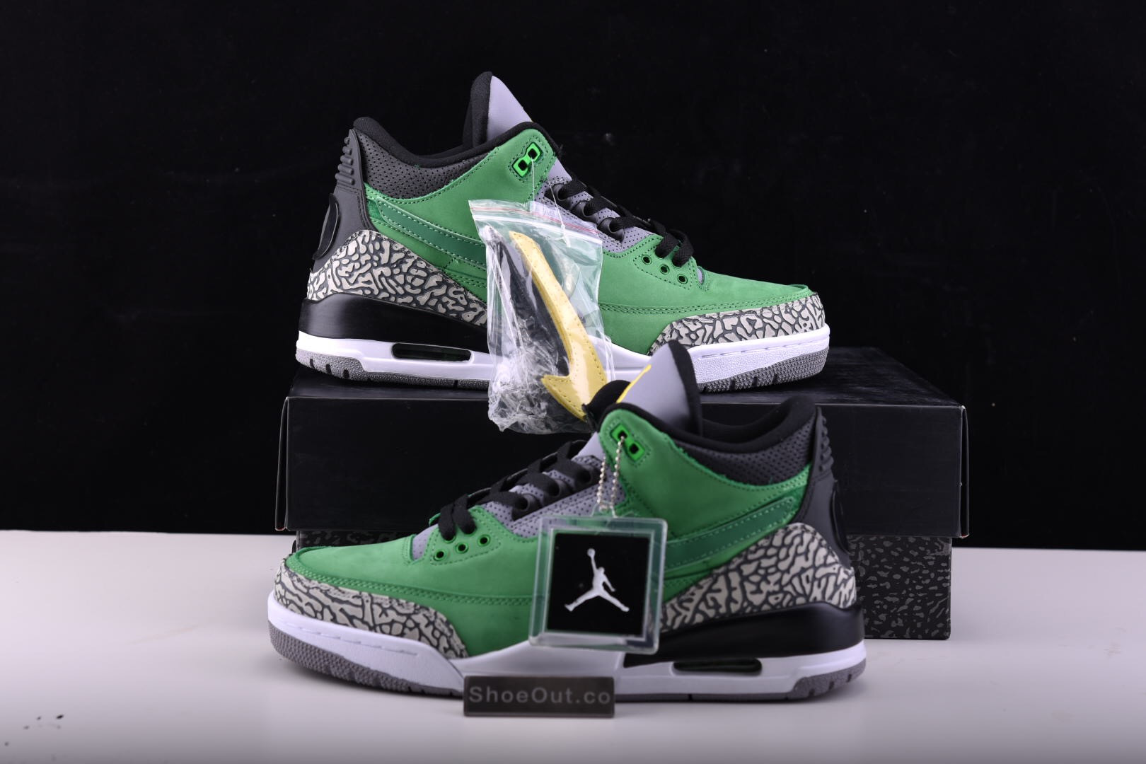 Air Jordan 3 Retro Tinker Oregon Ducks PE shoes