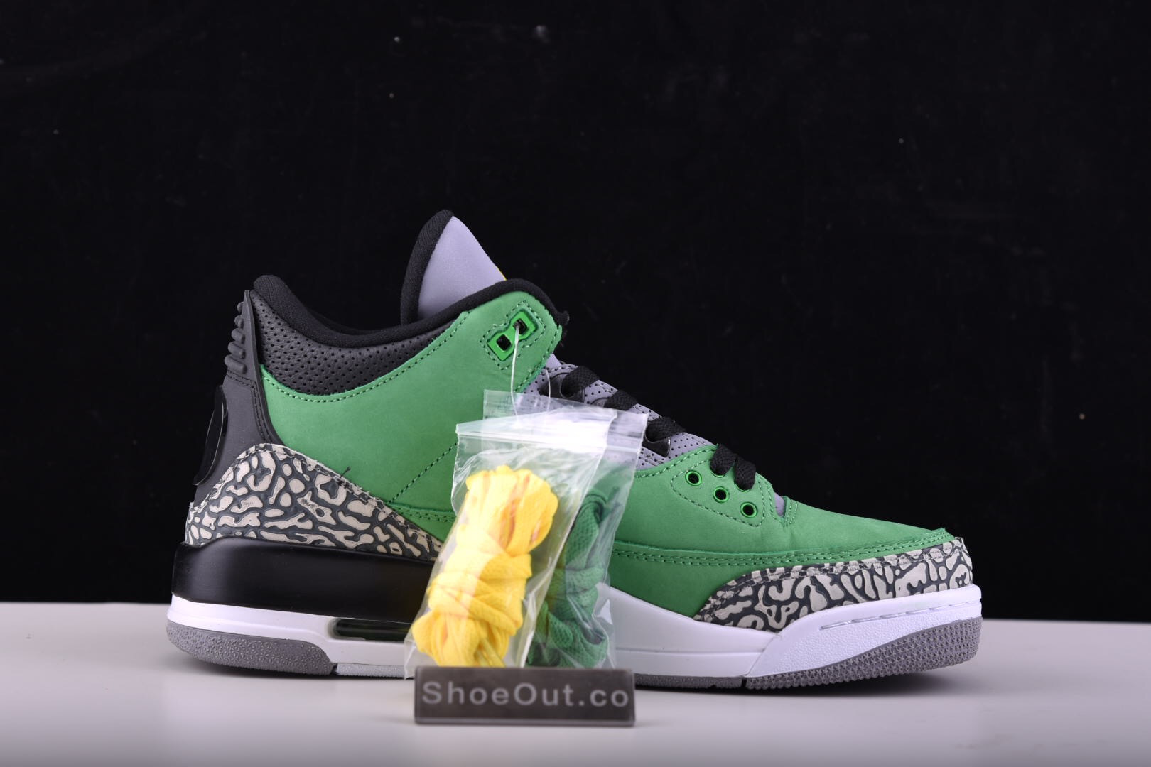 Air Jordan 3 Retro Tinker Oregon Ducks PE shoes
