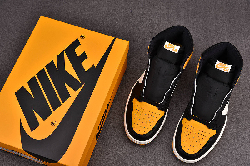 Air Jordan 1 High OG “Yellow Toe” 555088-711