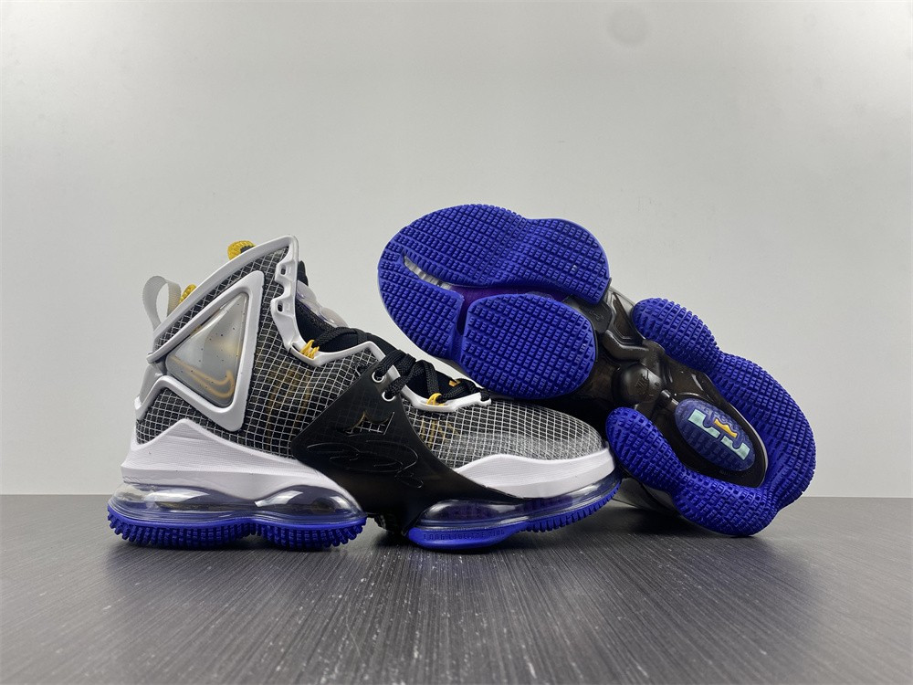 Nike LeBron 19 “Hardwood Classic” CZ0203-002