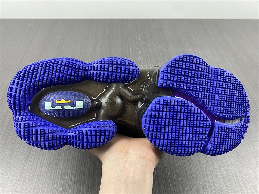 Nike LeBron 19 “Hardwood Classic” CZ0203-002