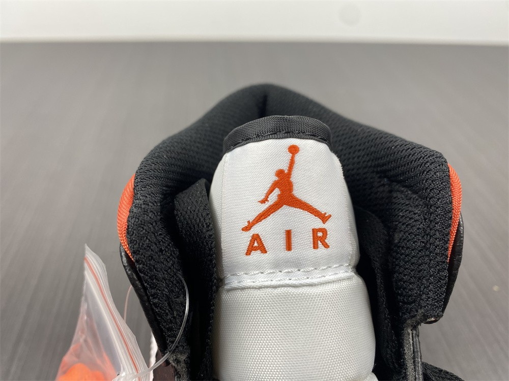 Air Jordan 1 Mid "Zig Zag" DN4929-100