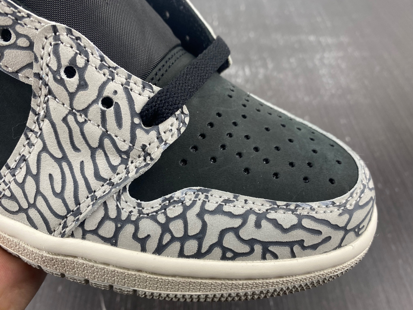 Air Jordan 1 Low OG “Black Cement”  CZ0790-001