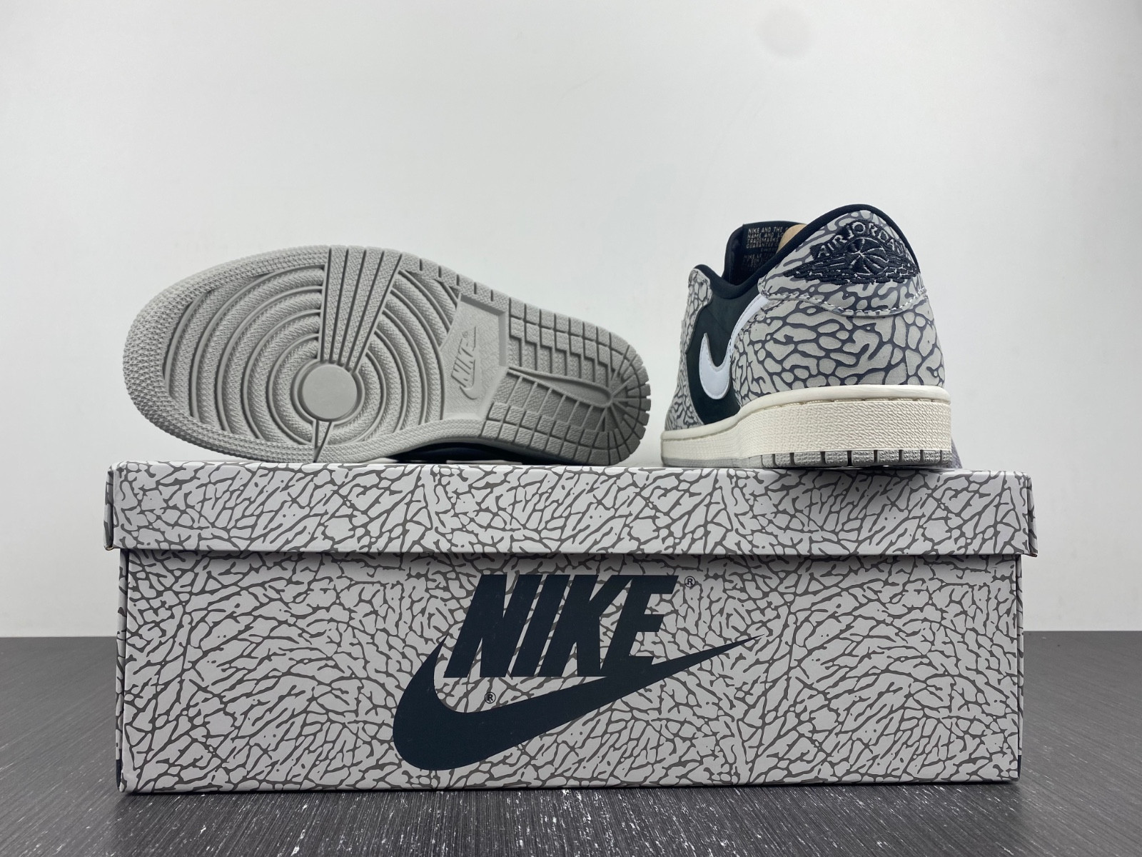 Air Jordan 1 Low OG “Black Cement”  CZ0790-001