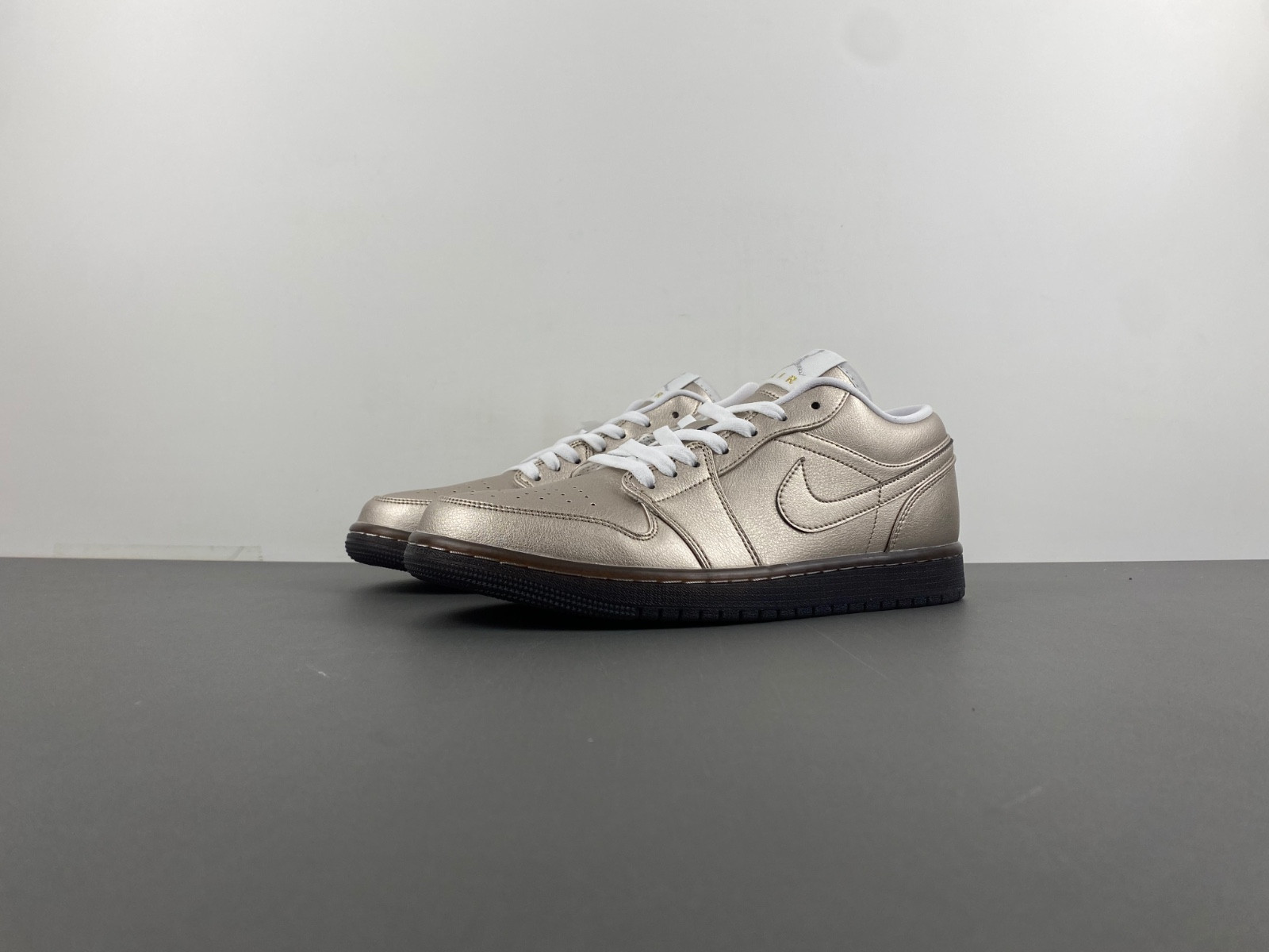 Air Jordan 1 Low SE “Metallic Zinc” (W) HQ3529-099