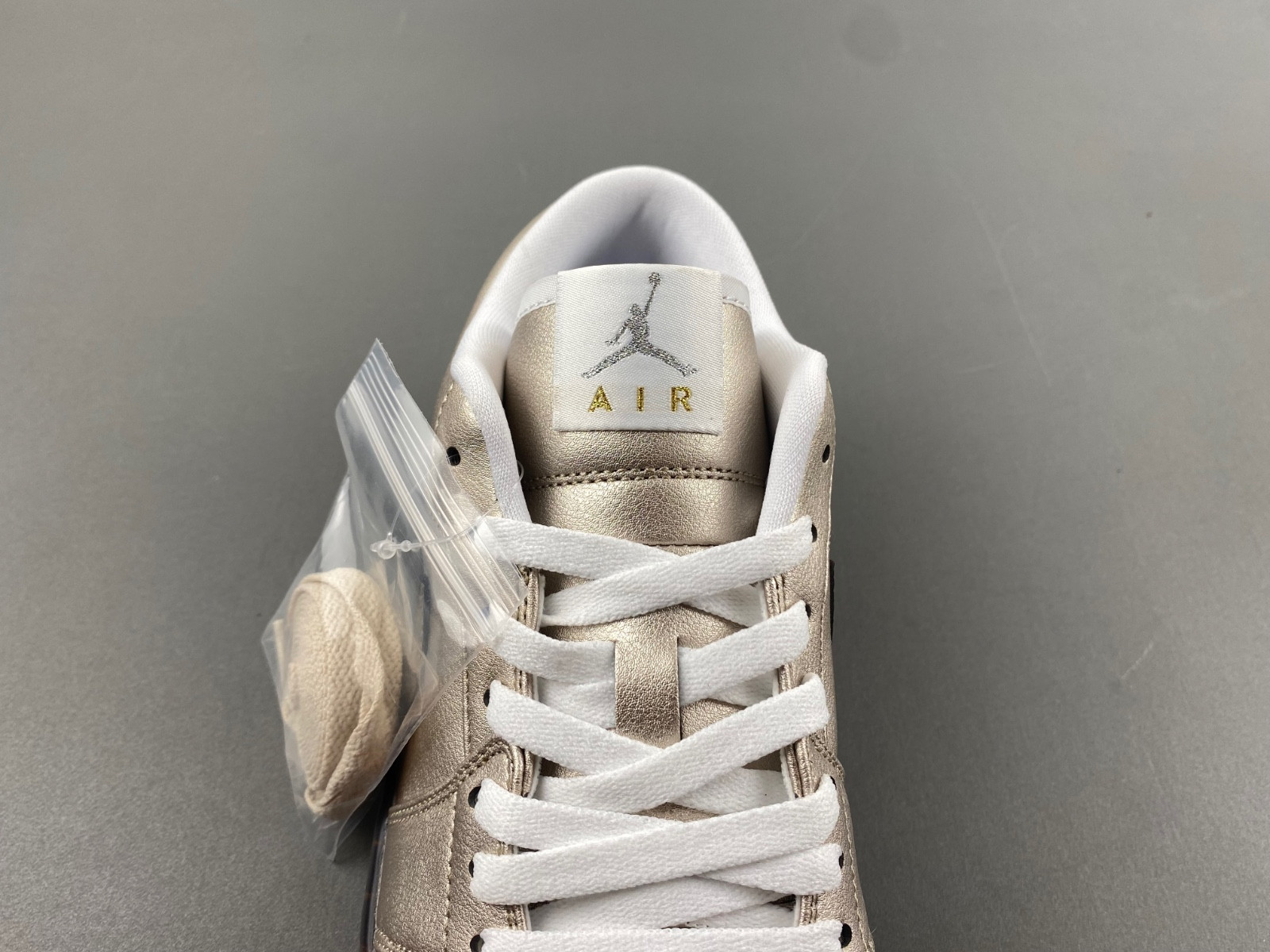 Air Jordan 1 Low SE “Metallic Zinc” (W) HQ3529-099