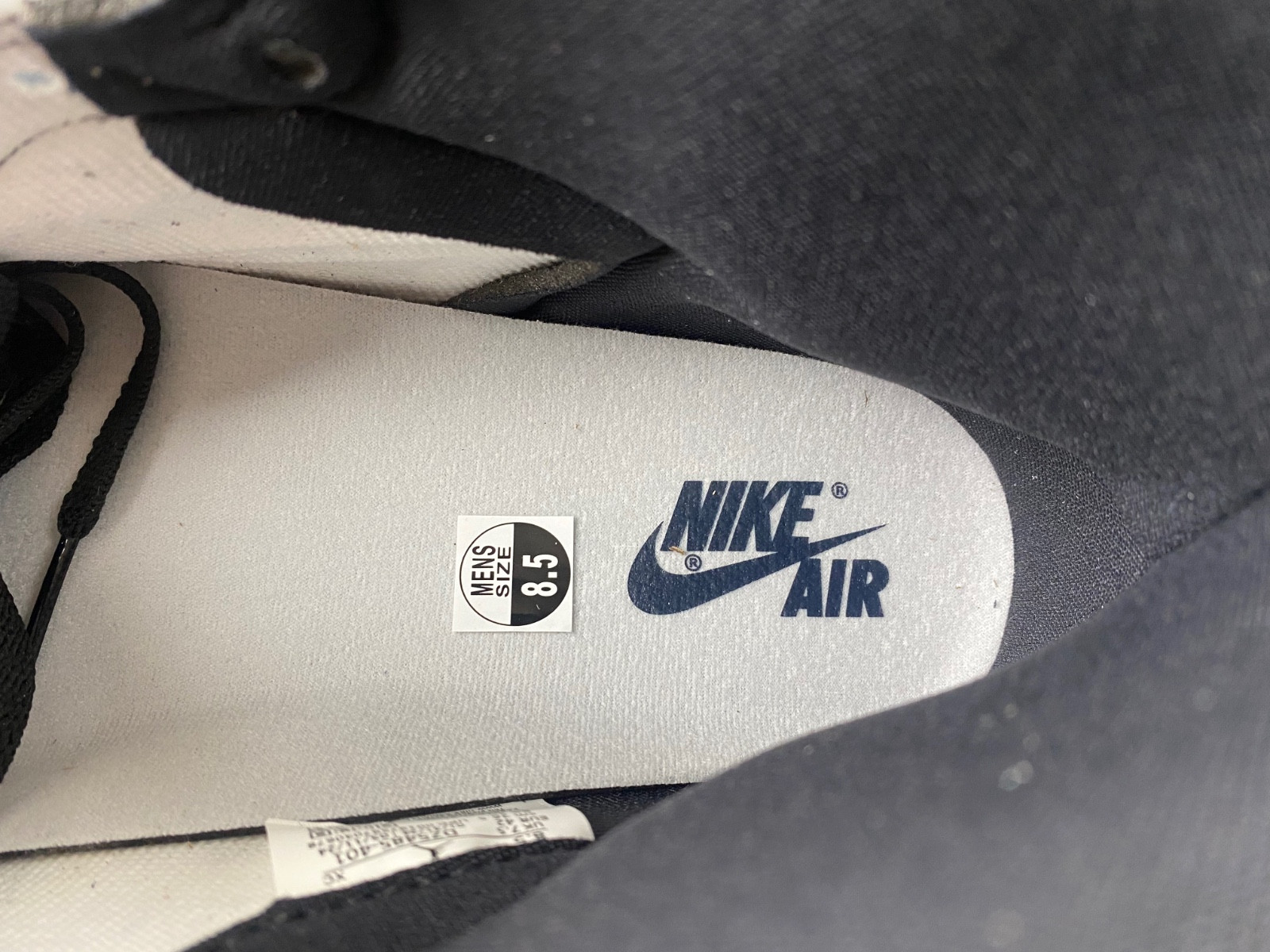 Air Jordan 1 High OG “Midnight Navy” DZ5485-401