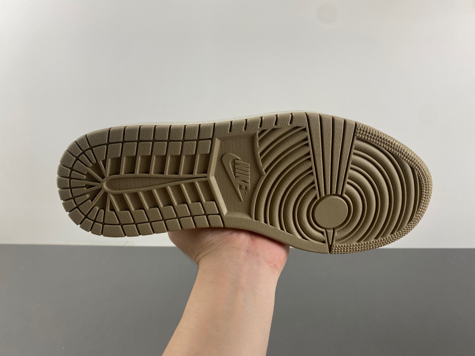 Travis Scott x Air Jordan 1 DZ137-701