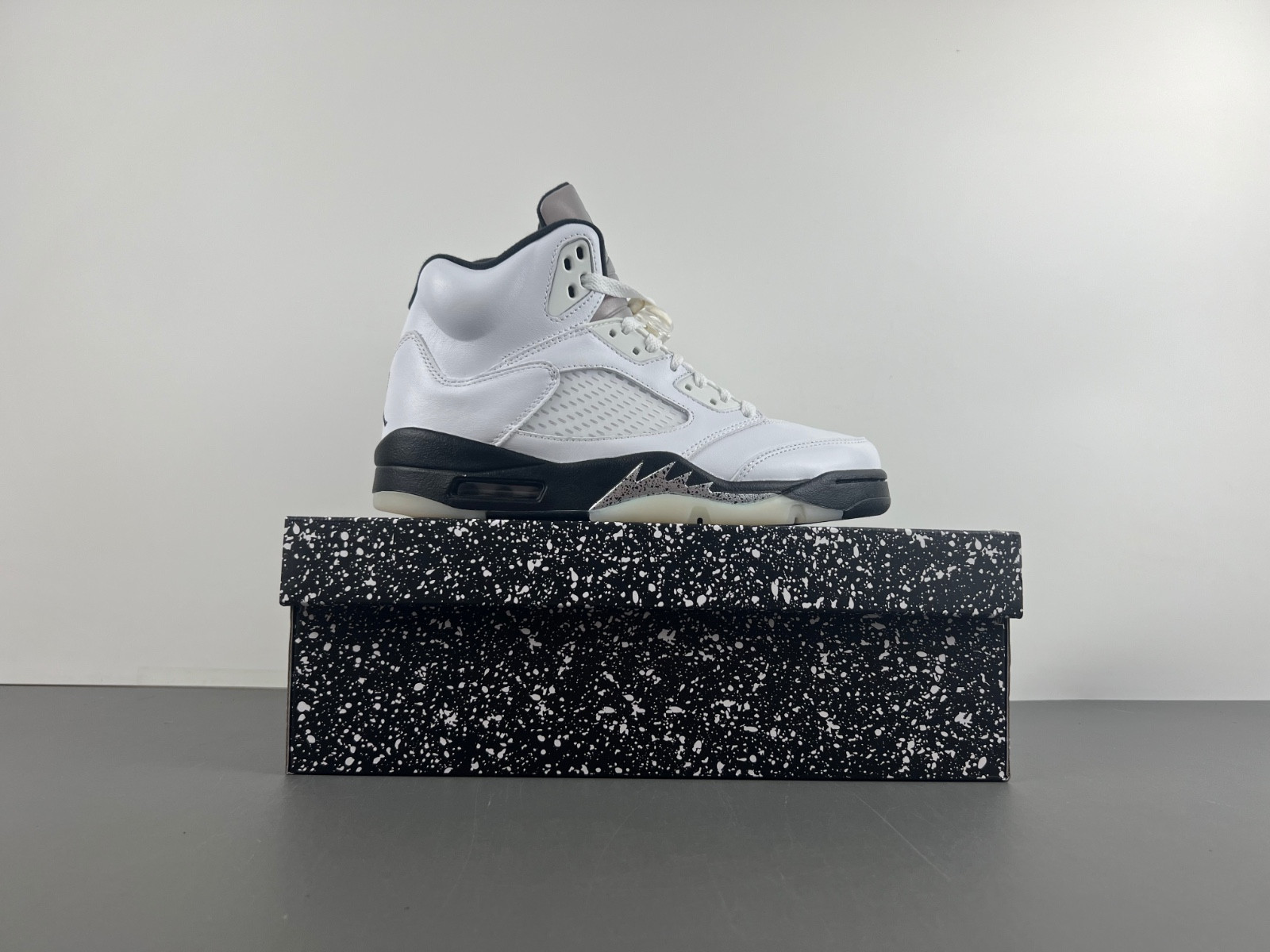 AIR JORDAN 5 RETRO DO0587-110