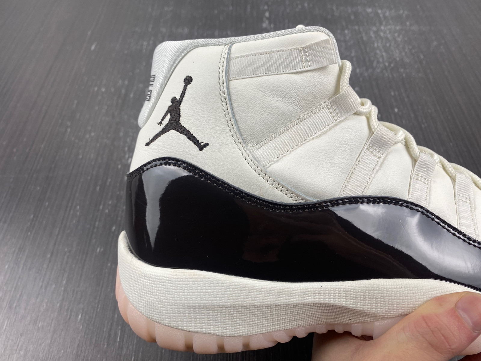 Air Jordan 11 WMNS “Neapolitan” AR0715-101