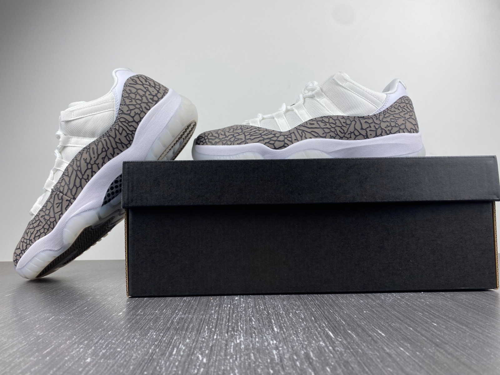 Air Jordan 11 Low “Elephant” AV2187-140
