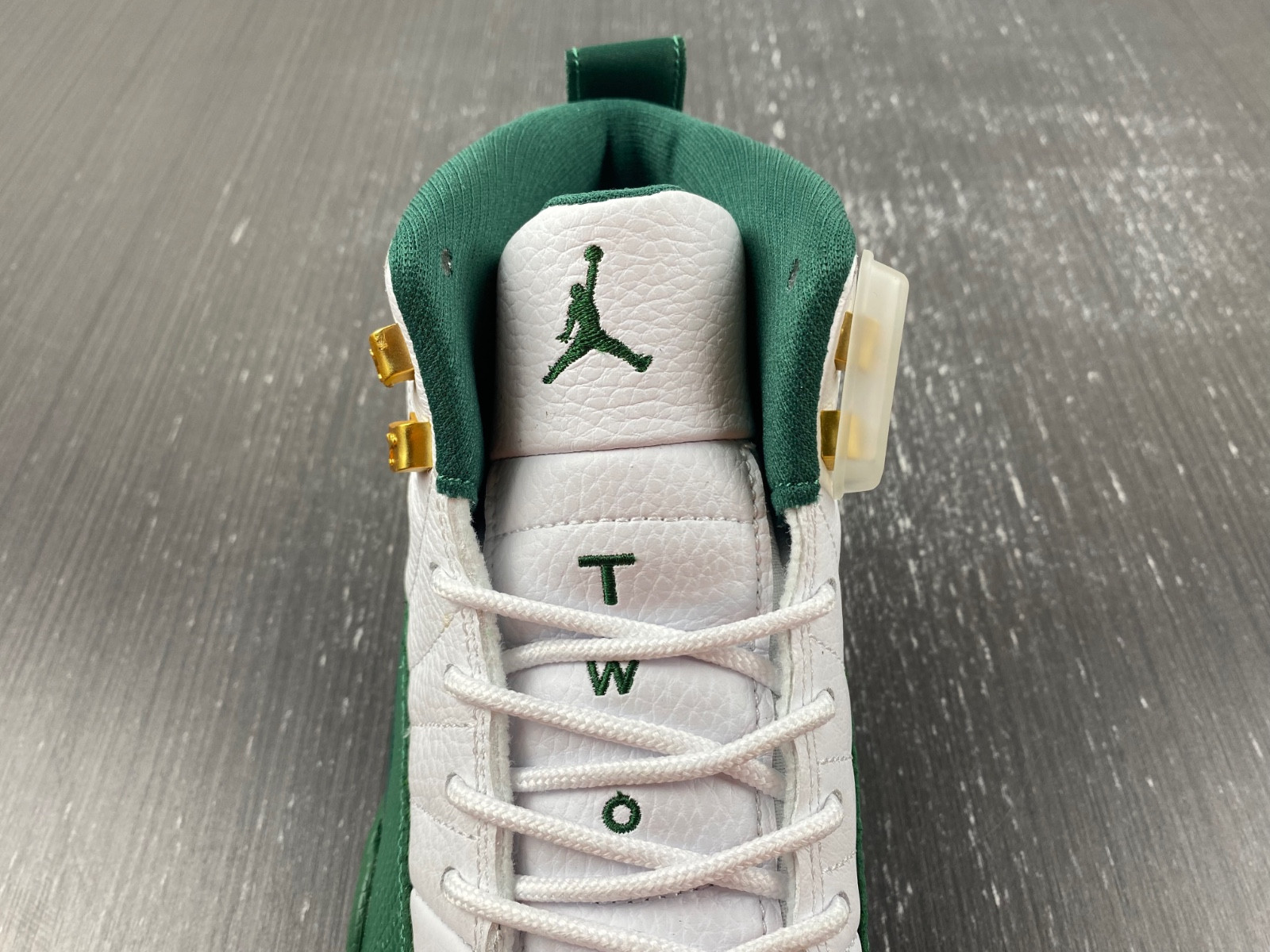 Jordan 12 136001-063