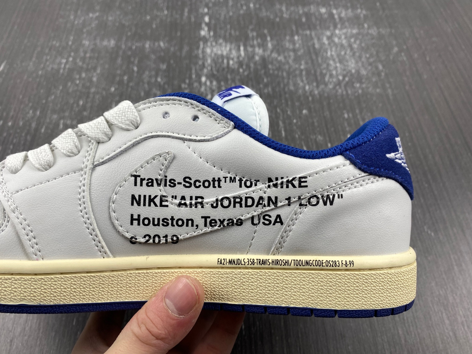 OFF-WHITE x Travis Scott x Air Jordan 1 DM7890-111