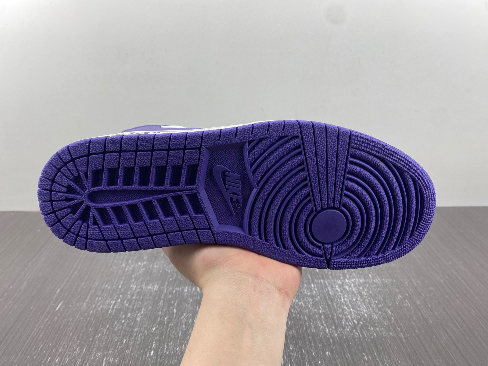 OFF-WHITE x Travis Scott x Air Jordan 1 DM7890-386