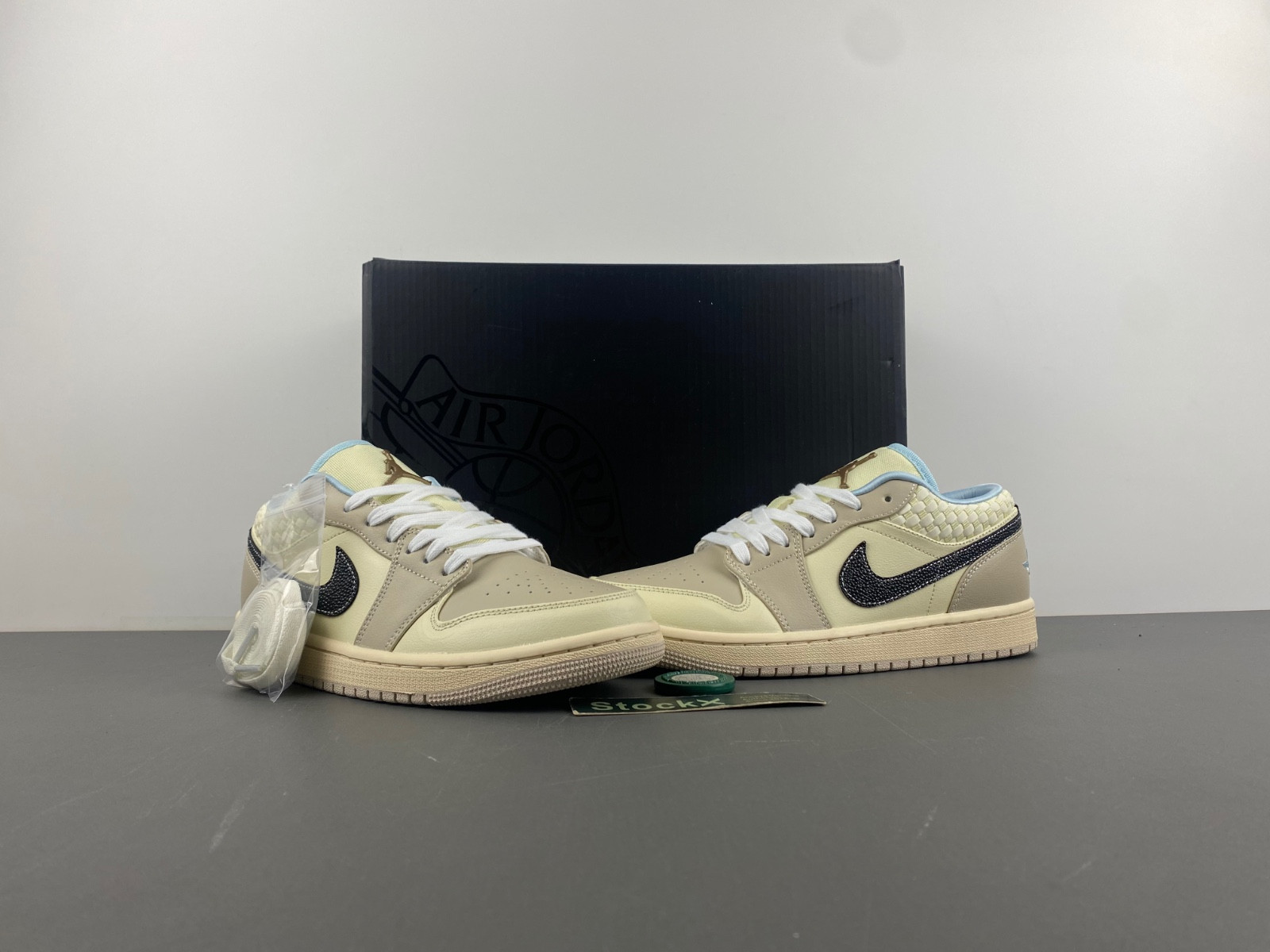 Air Jordan 1 Low “Sanddrift” HQ3440-101