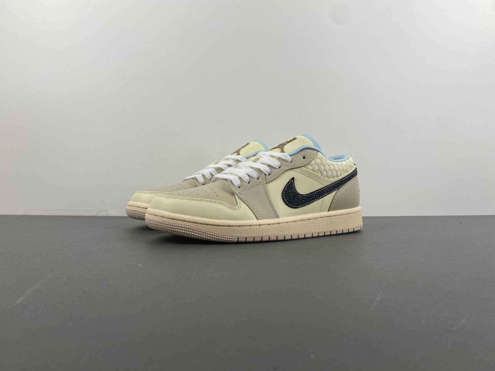 Air Jordan 1 Low “Sanddrift” HQ3440-101