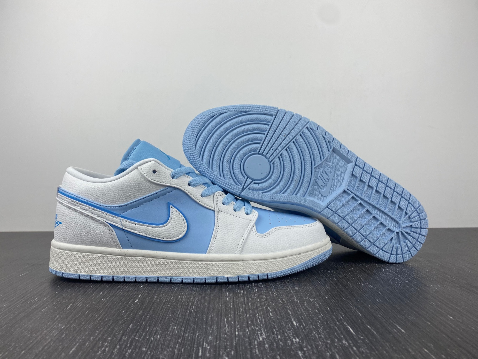 Jordan 1 Low SE Reverse Ice Blue (W) DV1299-104