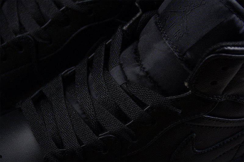 Jordan 1 Mid Triple Black (2022) 554724-093