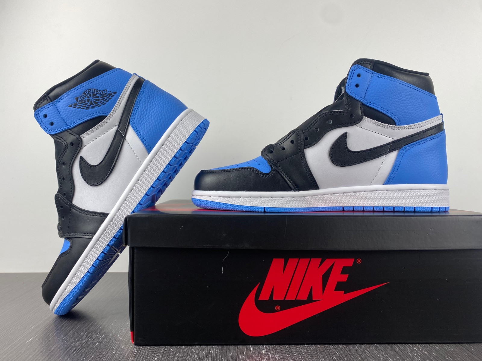 Air Jordan 1 High OG “University Blue” DZ5485-400