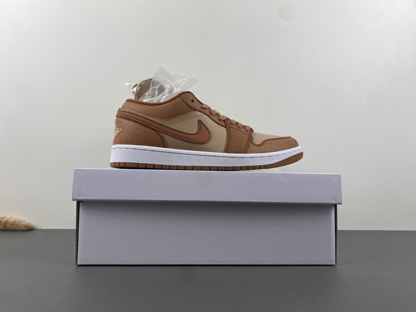 Air Jordan 1 Low FJ3453-200