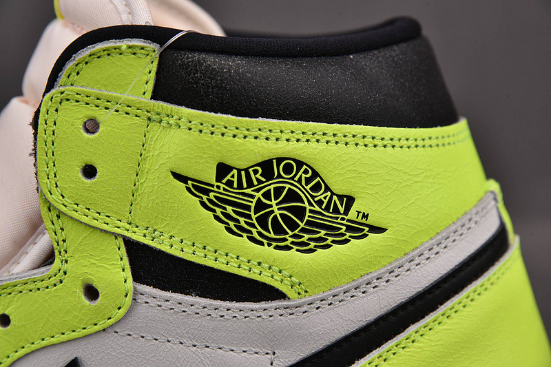 Air Jordan 1 High OG“Volt” 555088-702-01