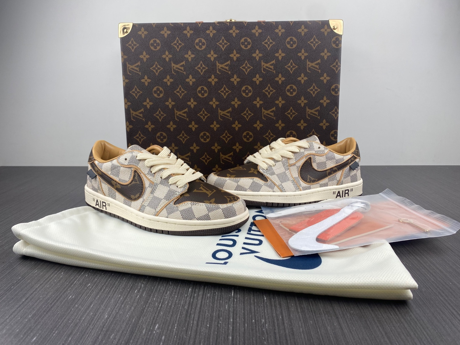 Air Jordan 1 Low L*V