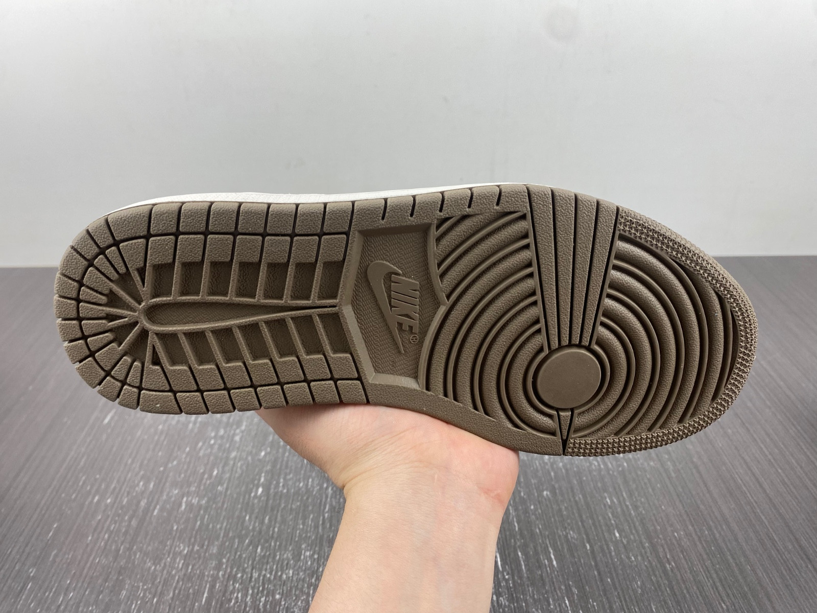 Travis Scott x Air Jordan 1 Low DM7866-902