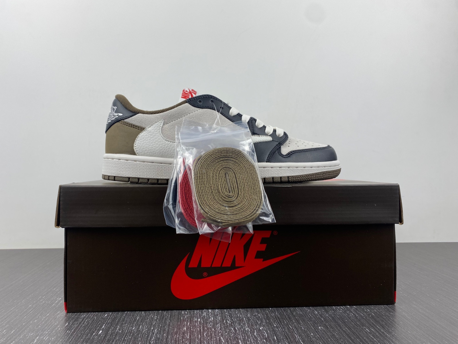 Travis Scott x Air Jordan 1 Low DM7866-902