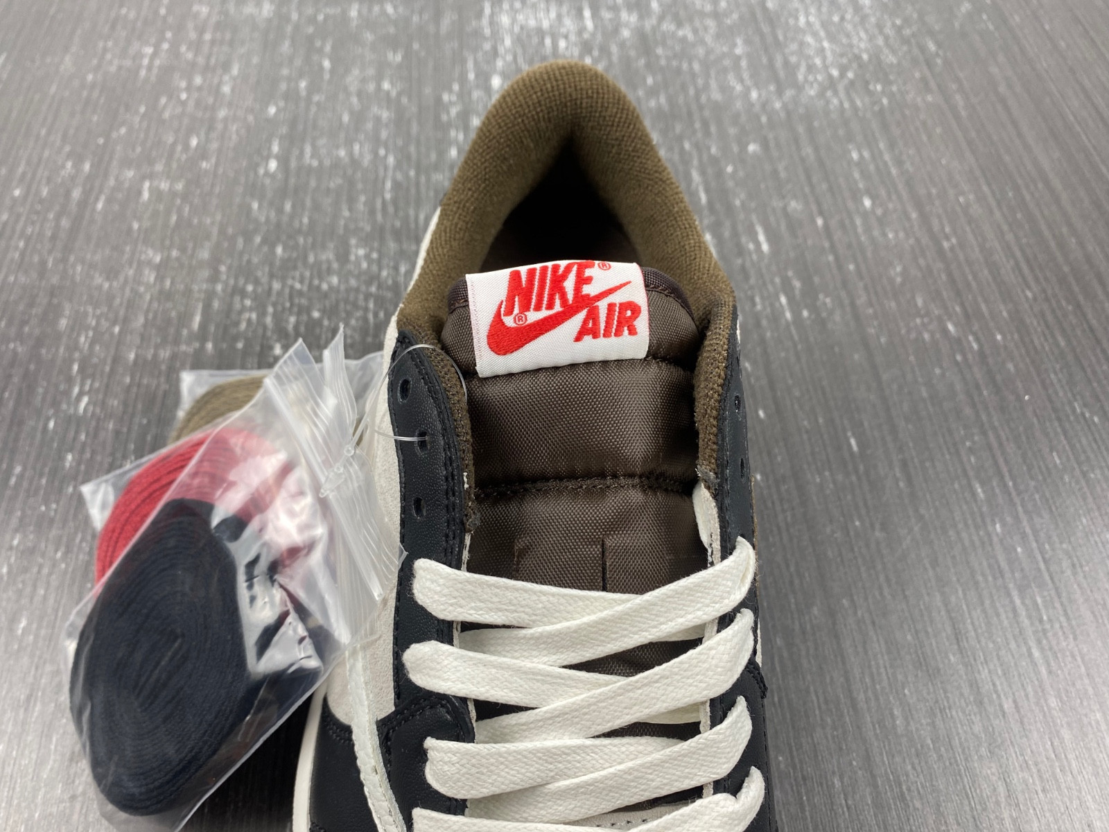 Travis Scott x Air Jordan 1 Low DM7866-902