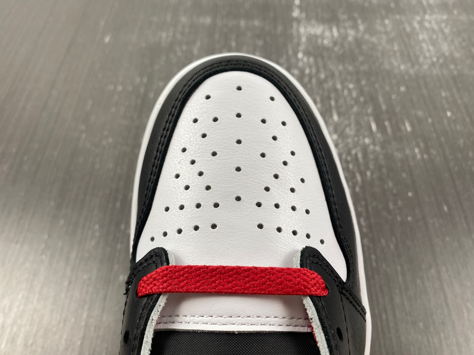 Air Jordan 1 Low OG “Black Toe” CZ0790-106
