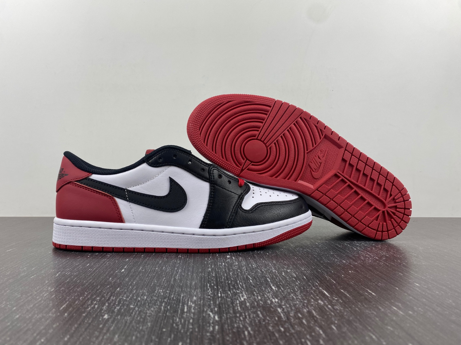 Air Jordan 1 Low OG “Black Toe” CZ0790-106
