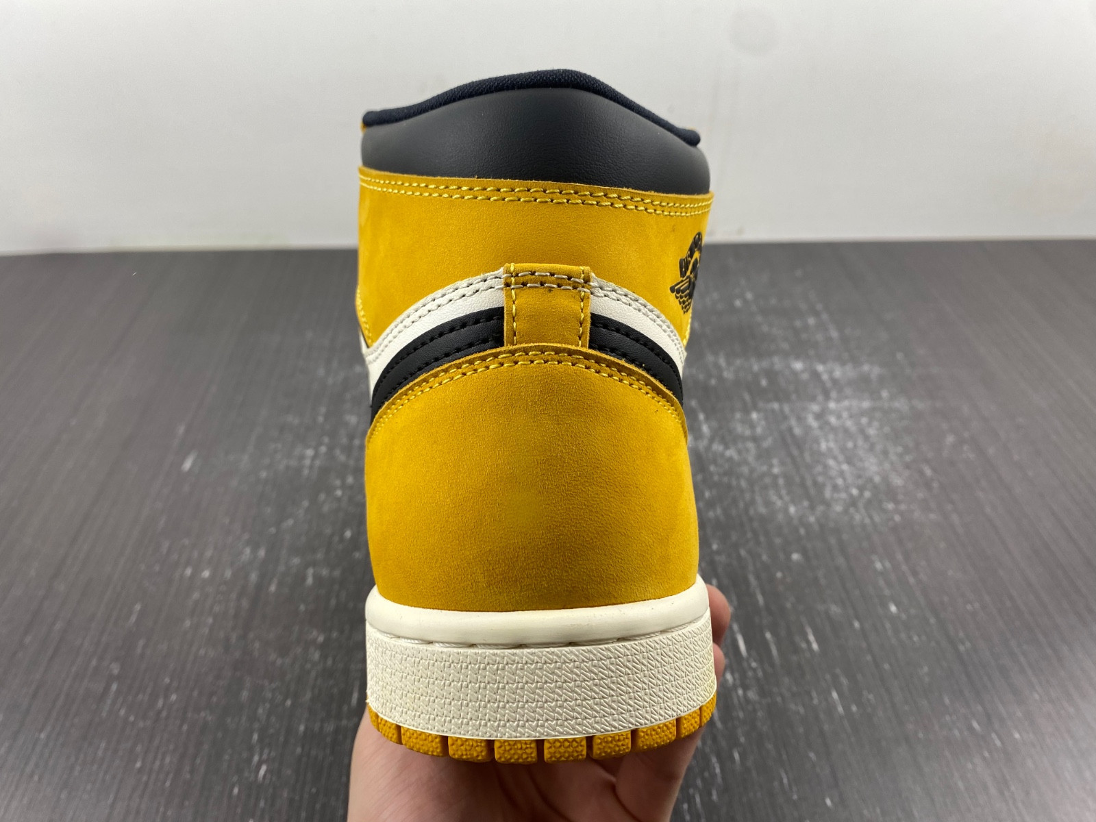 Air Jordan 1 High OG “Yellow Ochre” DZ5485-701
