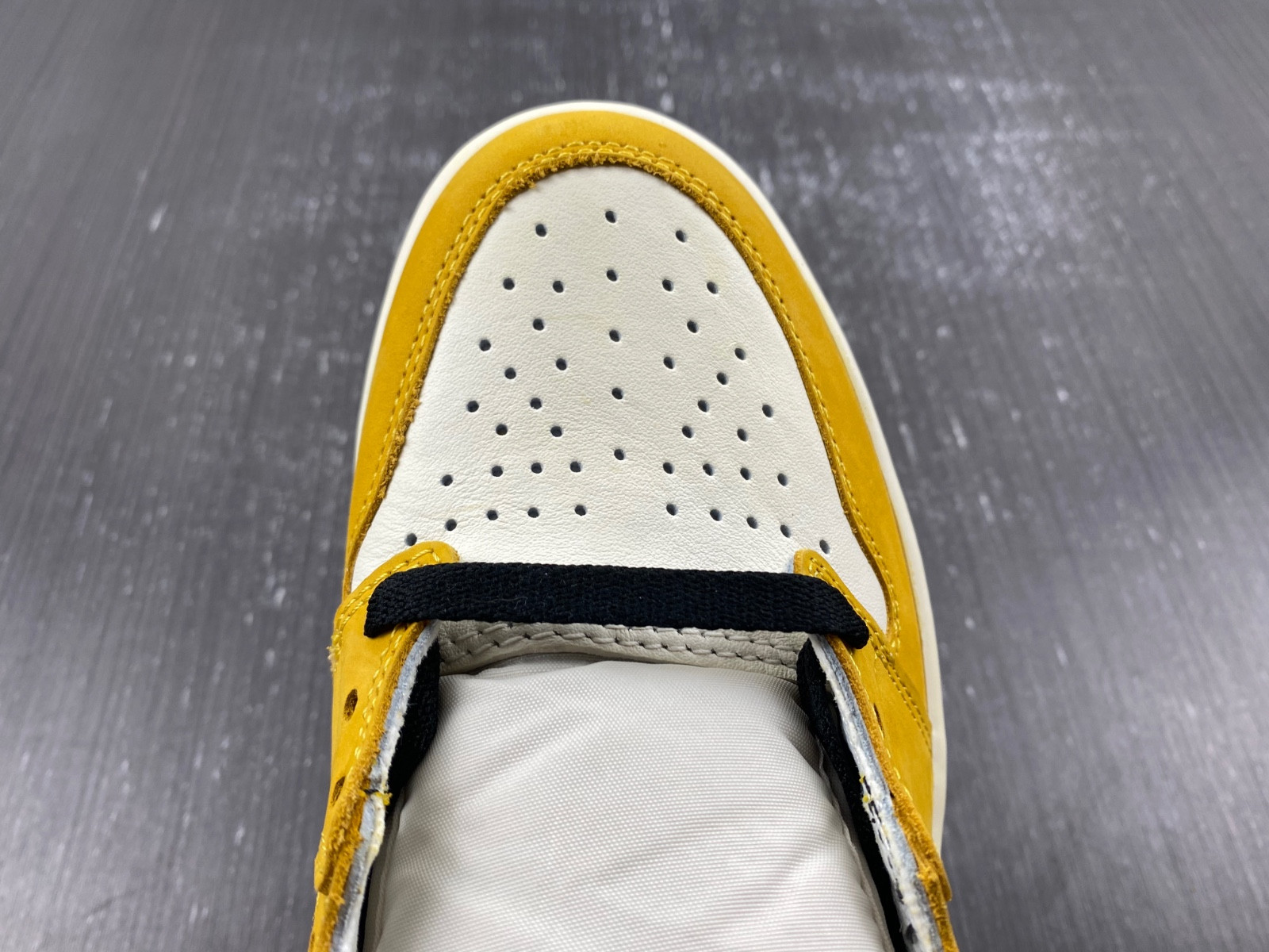 Air Jordan 1 High OG “Yellow Ochre” DZ5485-701