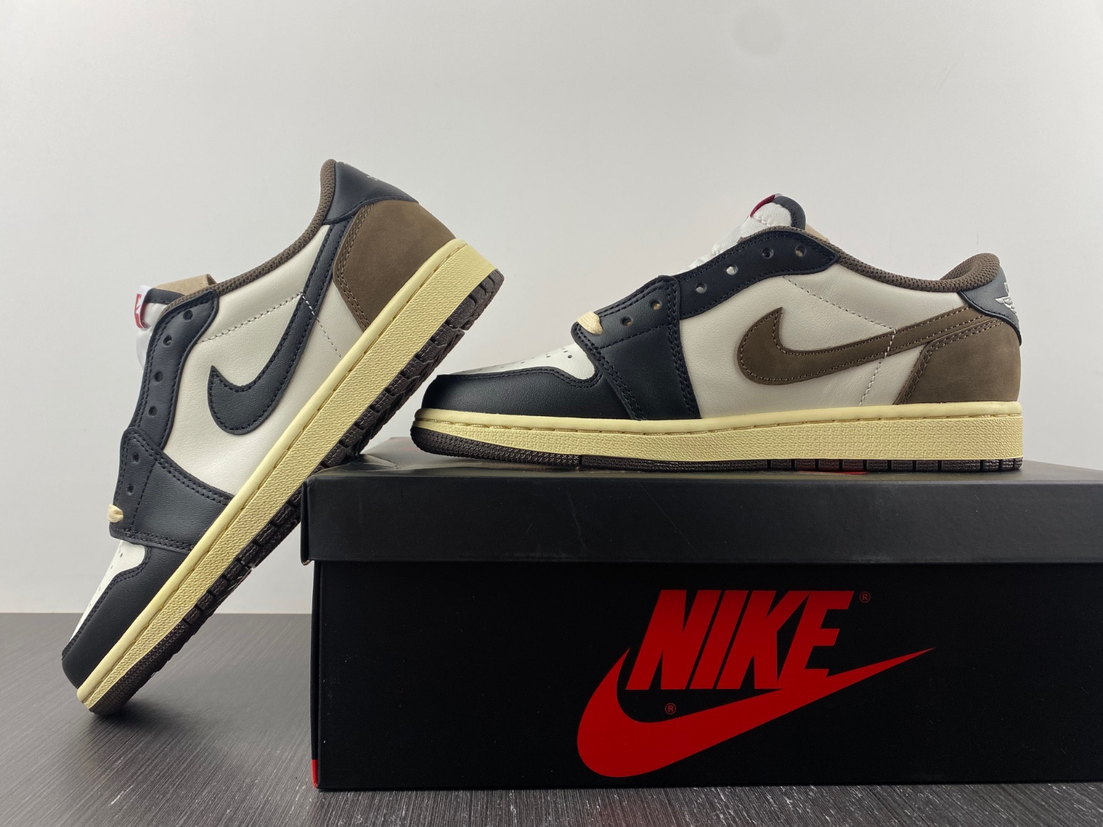 Air Jordan 1 Low CQ4277-105