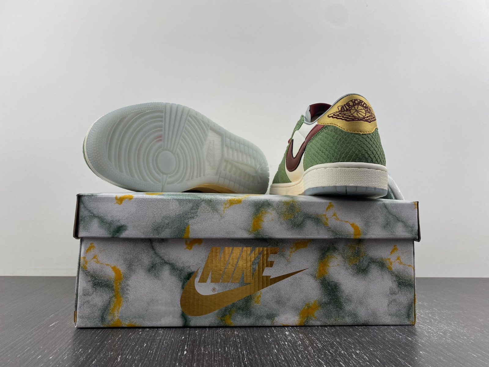 Air Jordan 1 Low OG “Year of the Dragon” FN3727-100