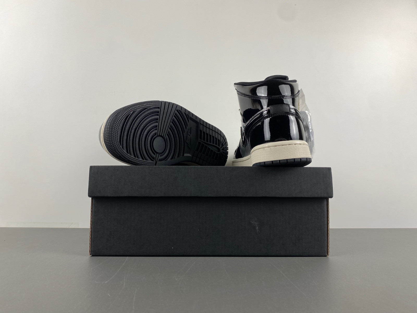 Air Jordan 1 Mid SE FZ39380-001