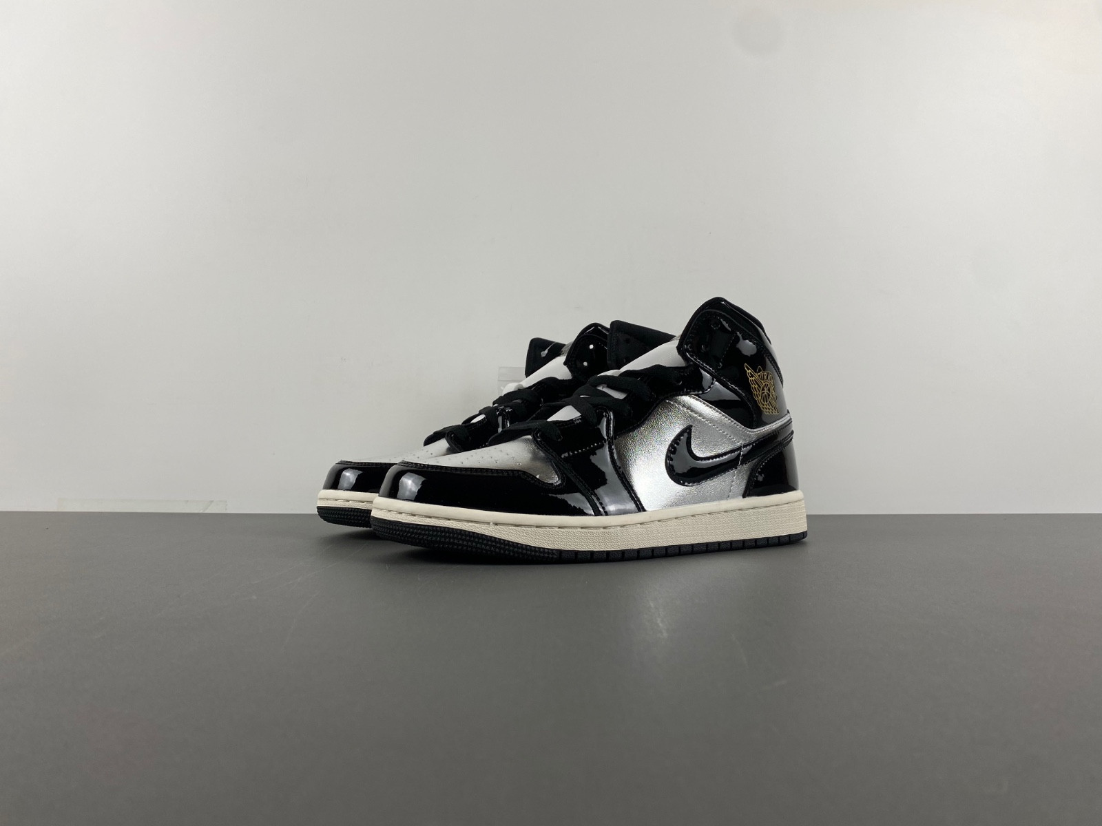 Air Jordan 1 Mid SE FZ39380-001
