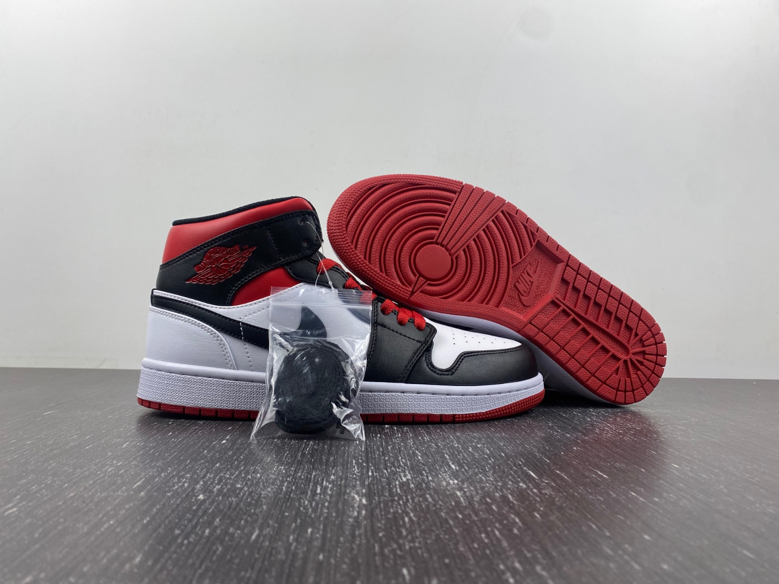 Air Jordan 1 Mid “Gym Red” DQ8426-106
