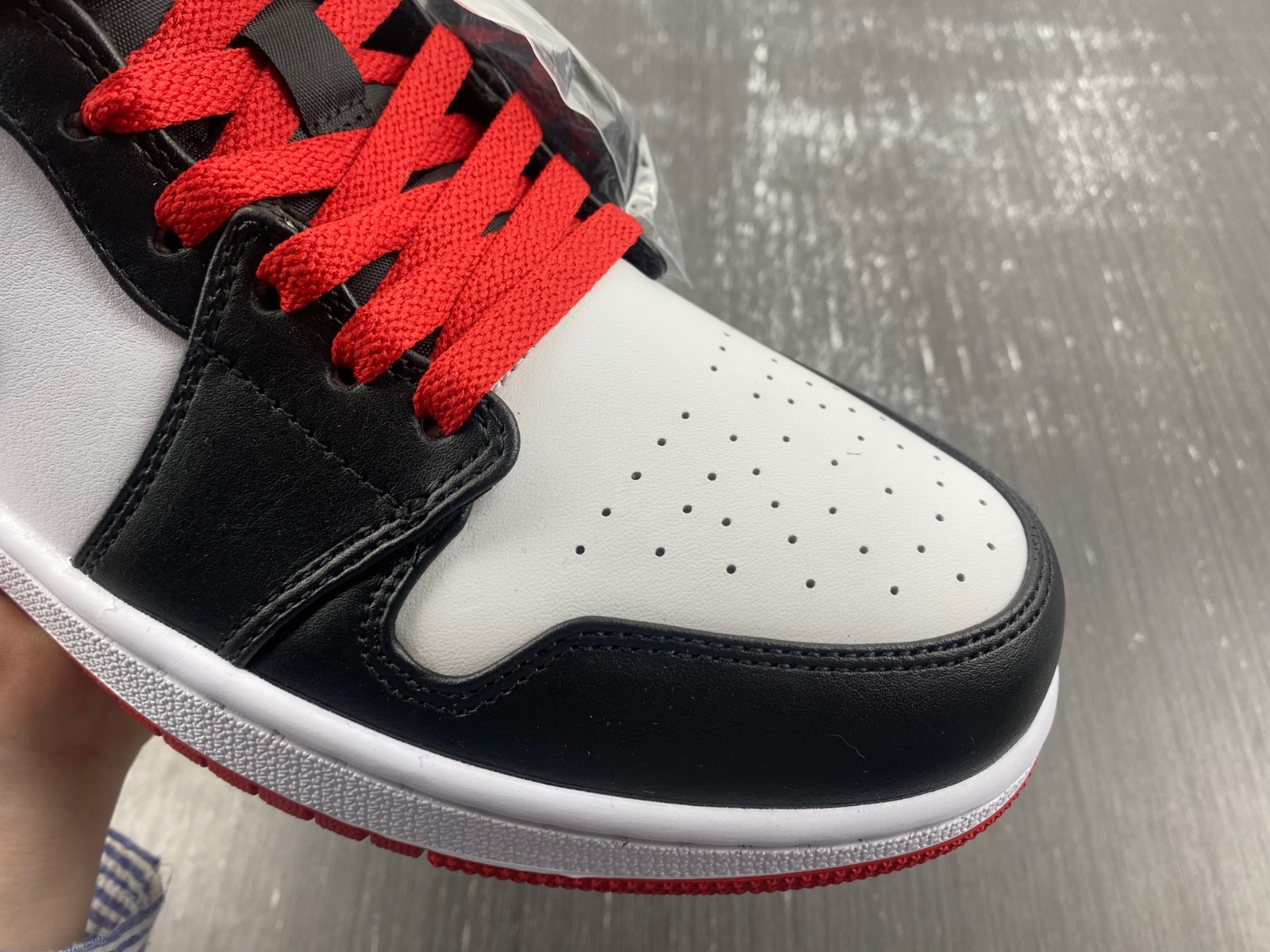 Air Jordan 1 Mid “Gym Red” DQ8426-106