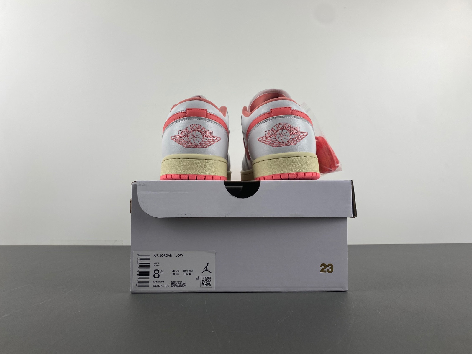 Air Jordan 1 Low DC0774-109