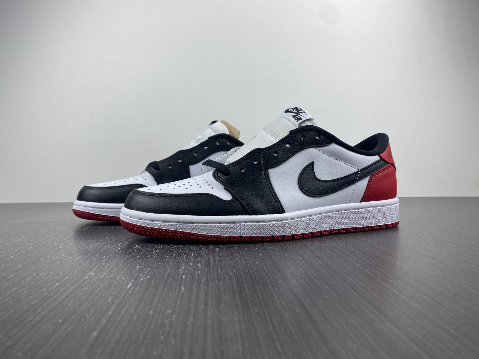 Jordan 1 Low 555088-1251