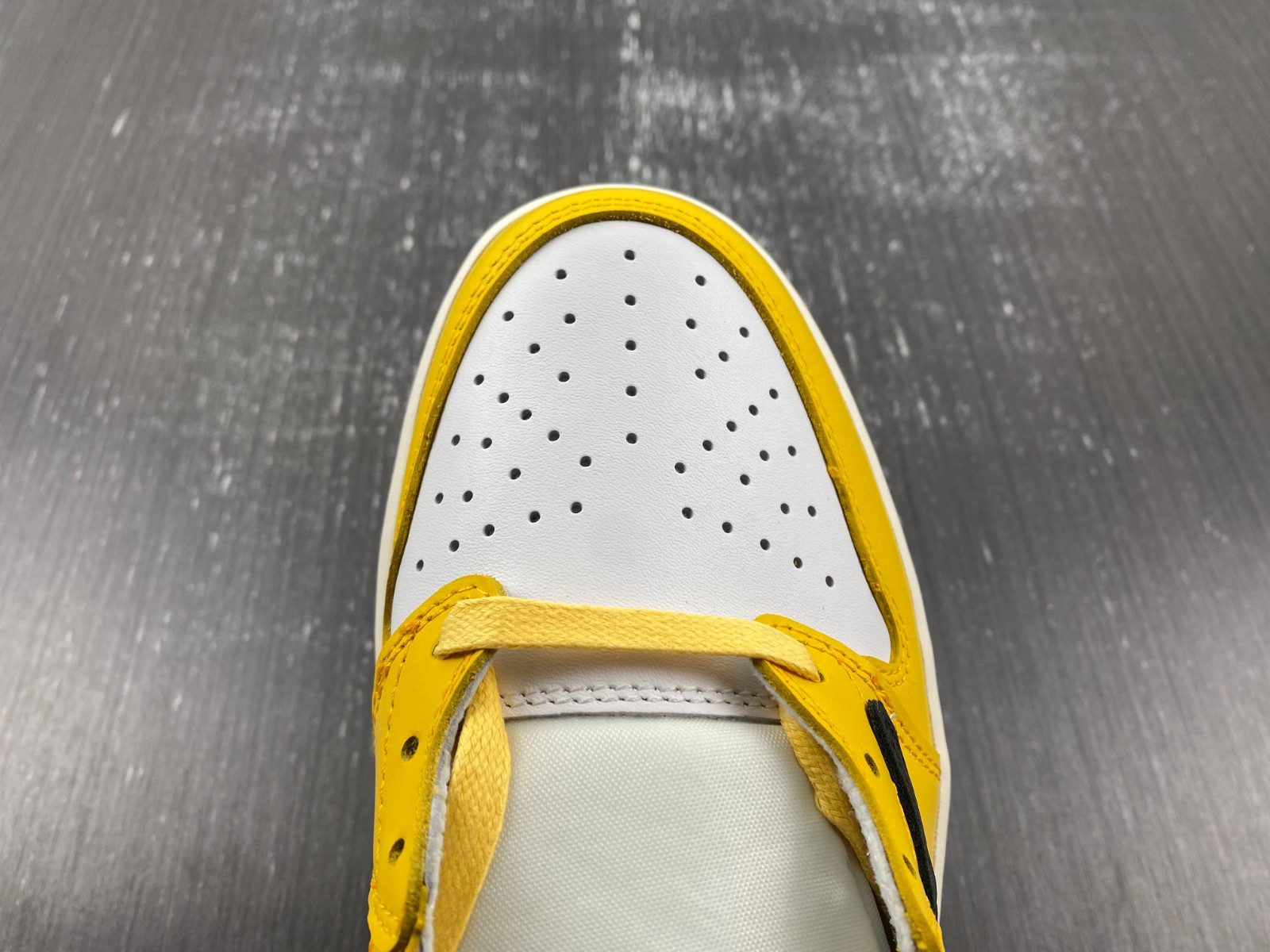 Travis Scott x Air Jordan 1 DZ4137-700